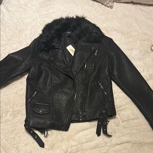 ⭐️NEW⭐️VINTAGE F21 Black Faux Leather & Fur Moto Jacket